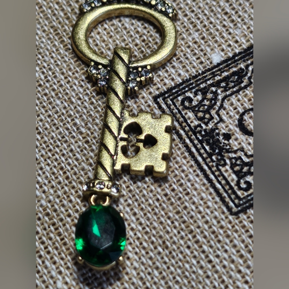 Gucci Key Pendant - Picture 6 of 9
